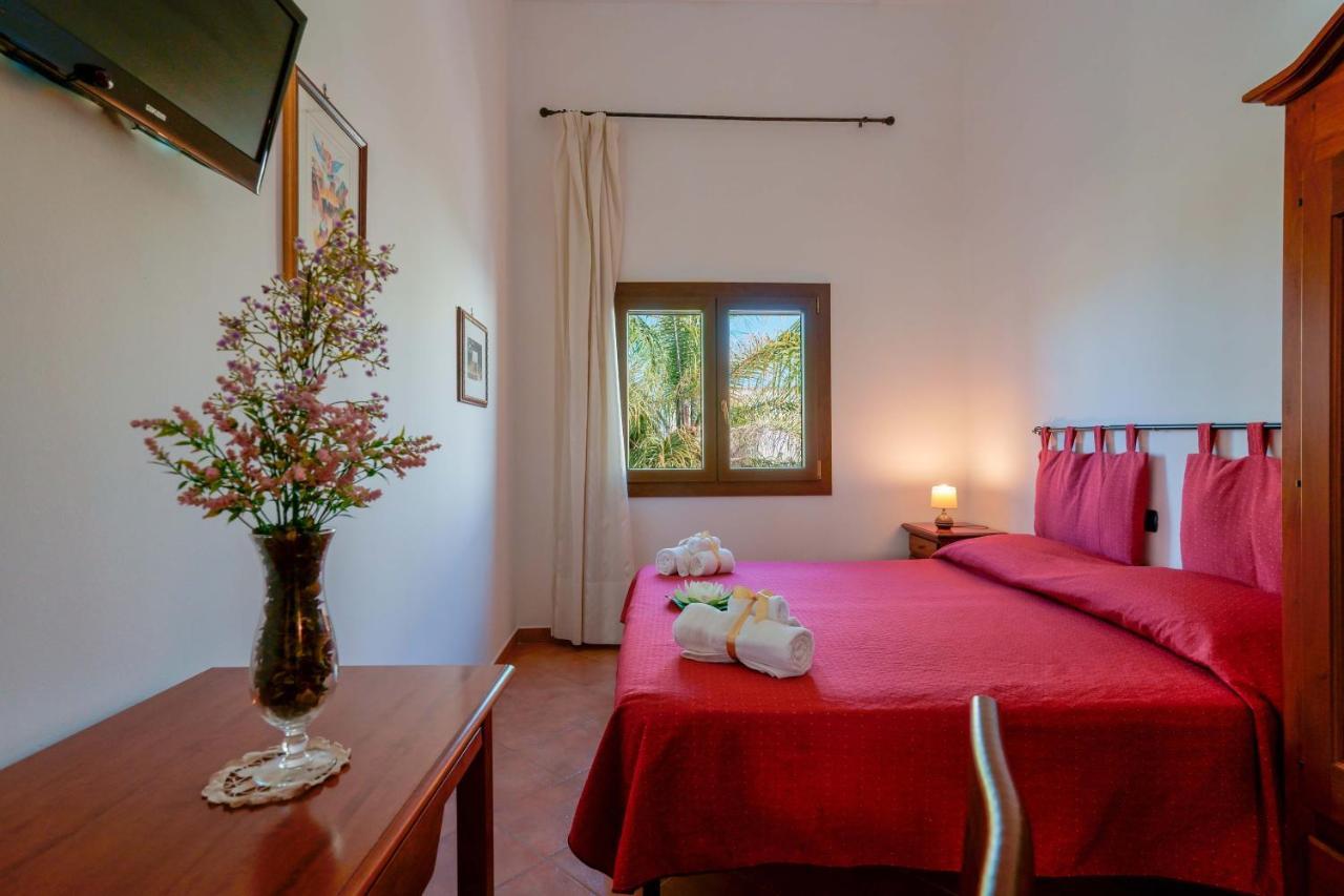 Bed And Breakfast Cairoli Exclusive Room San Pietro Vernotico Exterior photo